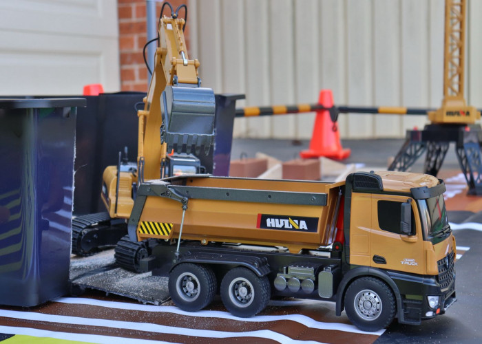 Junior Builders - R/C construction vehicles Sydney